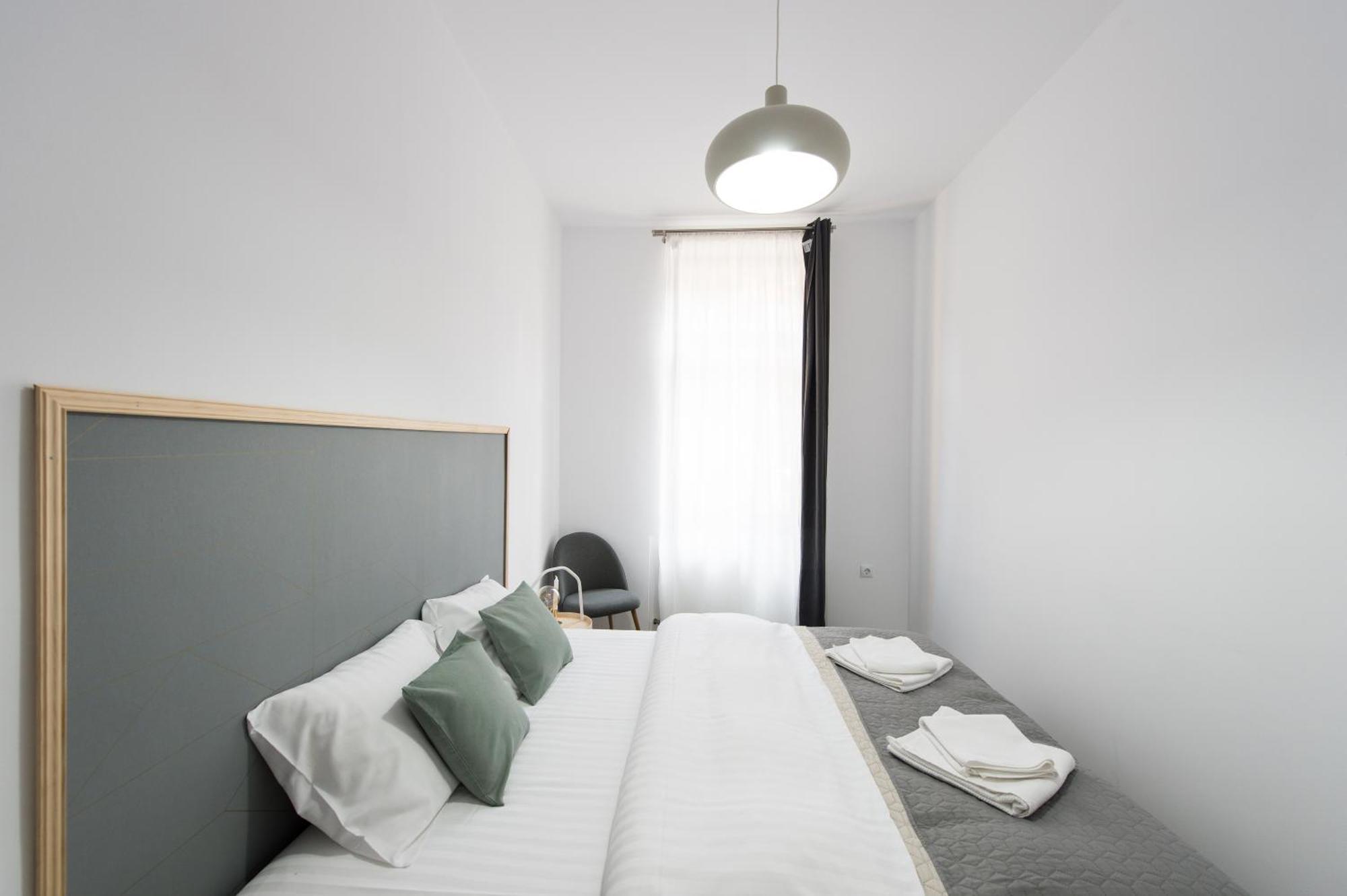 Gorgeous Brasov Flat With Patio And Mountain Views Braşov Exterior foto