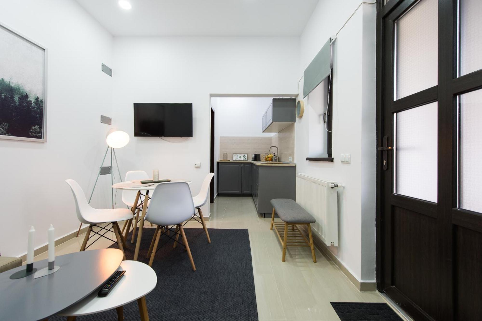 Gorgeous Brasov Flat With Patio And Mountain Views Braşov Exterior foto