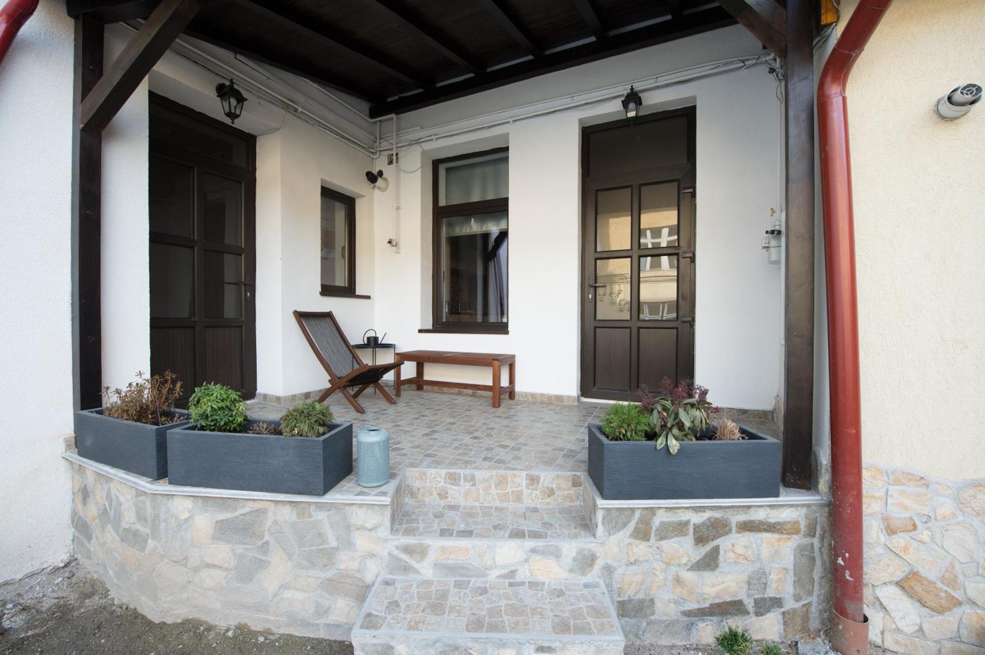Gorgeous Brasov Flat With Patio And Mountain Views Braşov Exterior foto